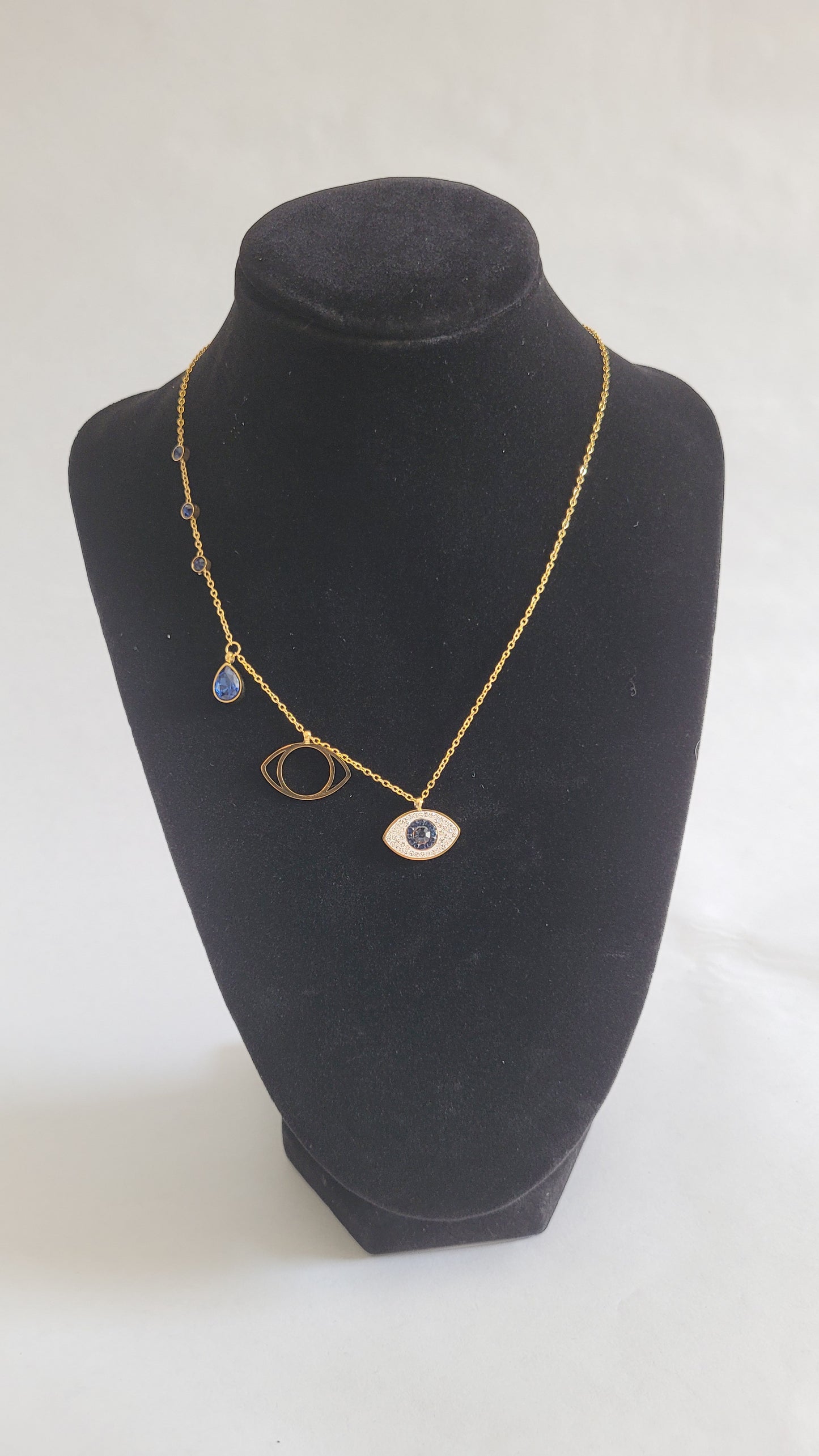 Ojo con Brillos y Piedras Azules