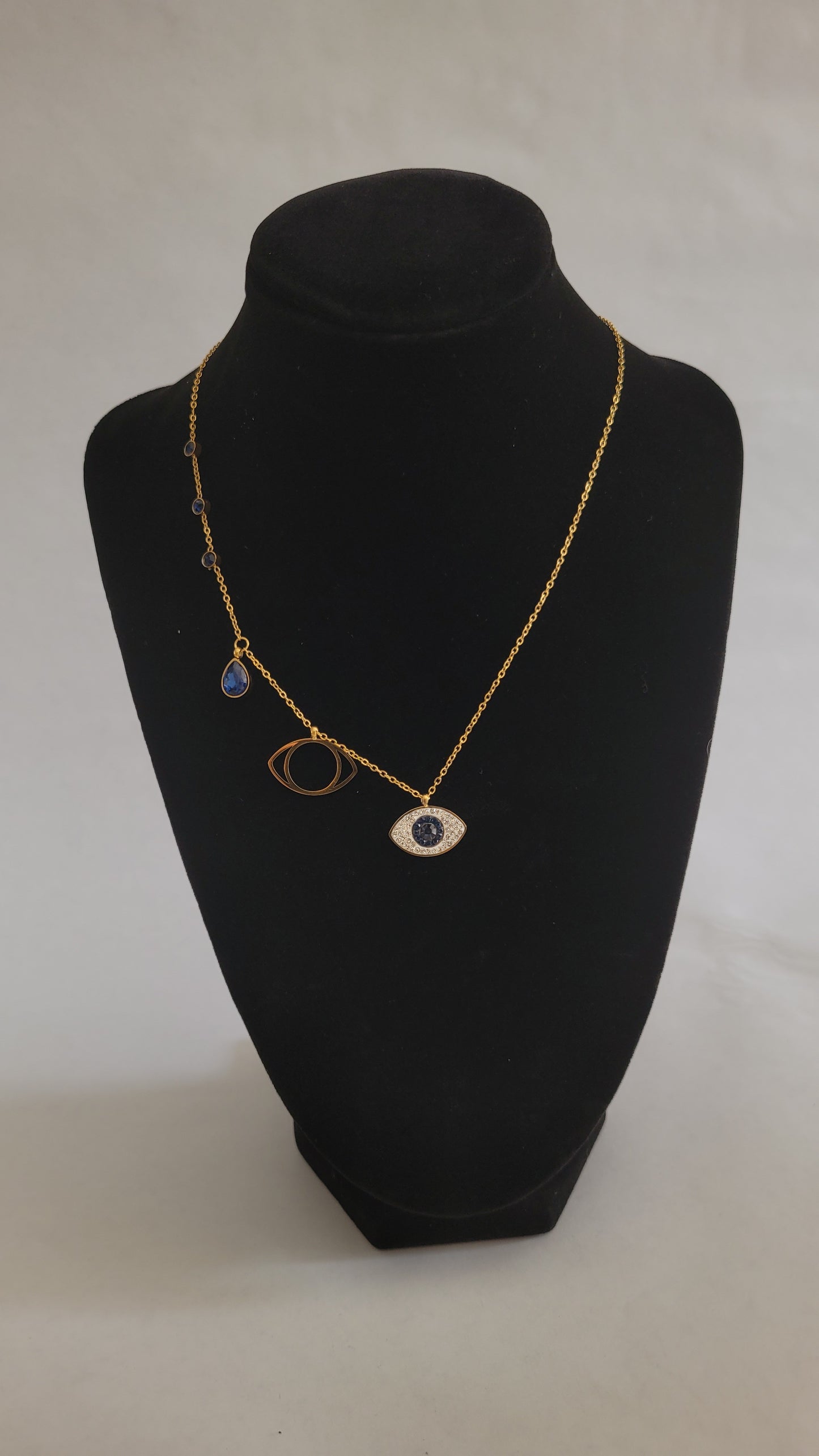 Ojo con Brillos y Piedras Azules